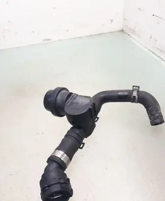 Volvo XC70 Engine coolant pipe/hose 31338891 31368237