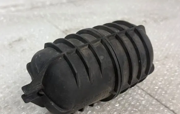 Vacuum air tank