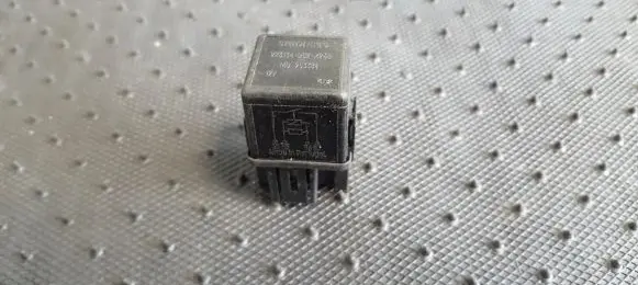 Mitsubishi Space Star Other relay MB953381 V23134-B52-X240