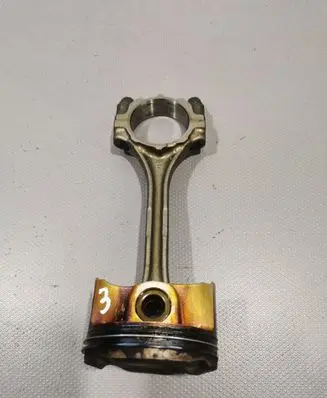 Toyota Yaris Piston with connecting rod