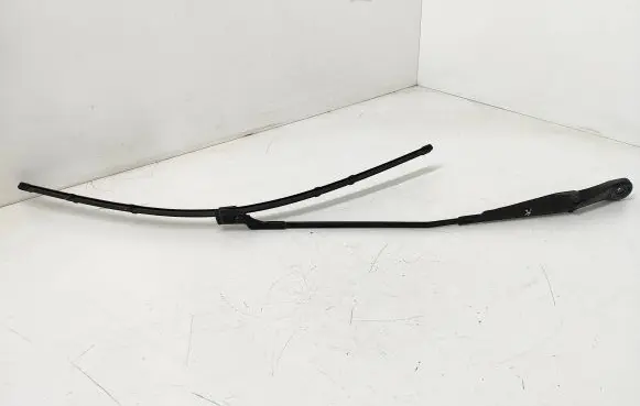 Opel Zafira C Front wiper blade arm 20812593