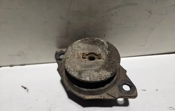 Engine mount bracket
