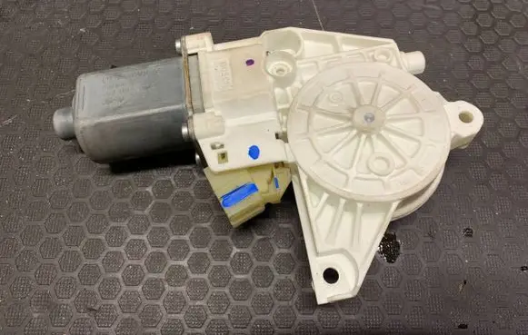 Mercedes-Benz ML W164 Front door window regulator motor A2518200742 997082102 0510