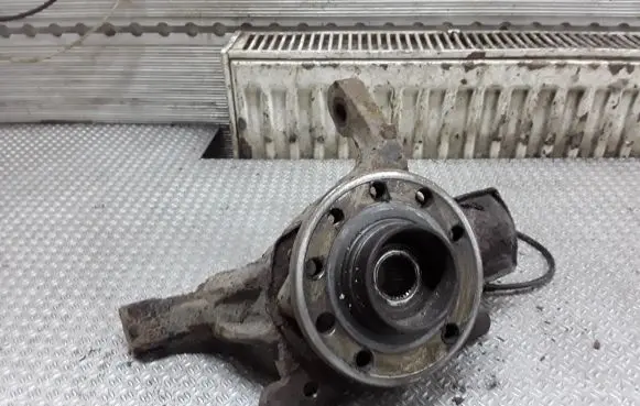 Opel Zafira B Front wheel hub spindle knuckle
