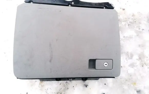 Glove box