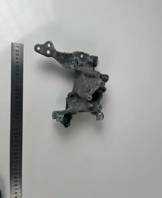 Citroen Berlingo Generator/alternator bracket 9804333880