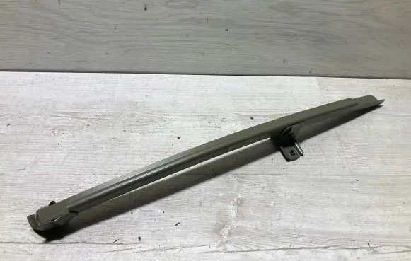 Toyota Yaris Rear door windshield rail 3087830rl
