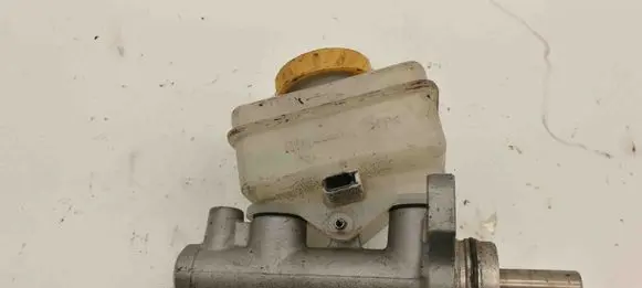 Subaru Outback Master brake cylinder