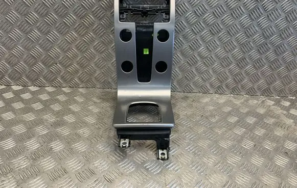 Volvo V50 Glove box 3865