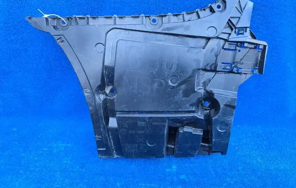BMW 5 G30 G31 G38 Rear bumper mounting bracket 8066721