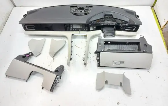 Porsche Taycan 9J1 Dashboard PORTAYKOK5017097