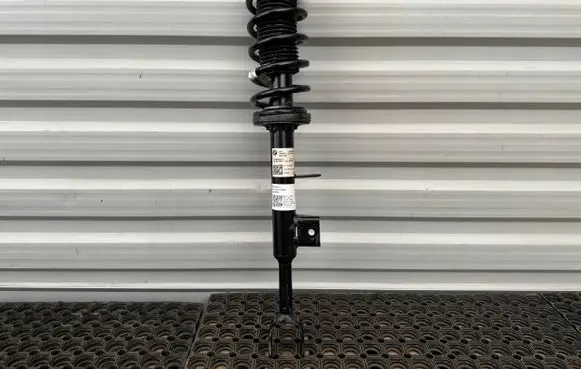 BMW 5 G60 G61 Front shock absorber/damper 5A13585