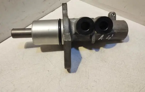 Master brake cylinder