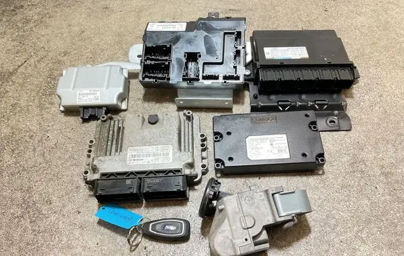 Ford Fiesta Engine ECU kit and lock set CV6A12B684BD C1B112A650ATC 0261S17673
