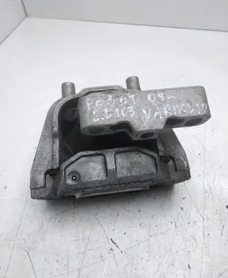 Volkswagen PASSAT CC Engine mount bracket 1K0199262