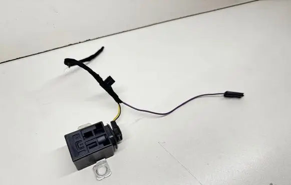 BMW 5 G30 G31 G38 Battery relay fuse 0080P1100017