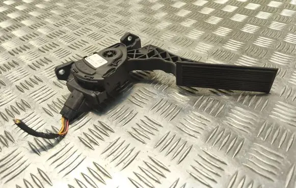 Chrysler Pacifica Accelerator throttle pedal 04861750AB 6PV93390306 L42106