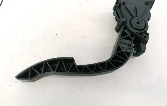 Renault Twingo II Accelerator throttle pedal 8200426241 8200426241E