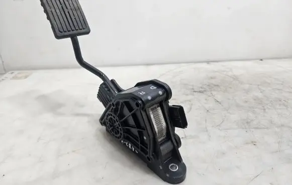 Honda CR-V Accelerator throttle pedal 31305J09