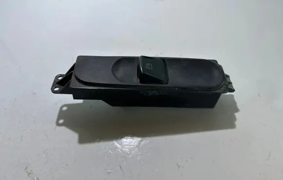 Mercedes-Benz Vito Viano W639 Electric window control switch A6395451413 10686 08ZGS002