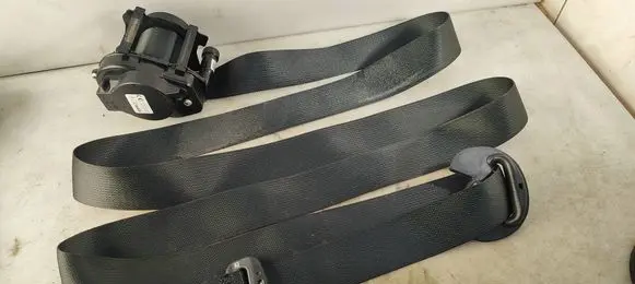 Rear seatbelt
