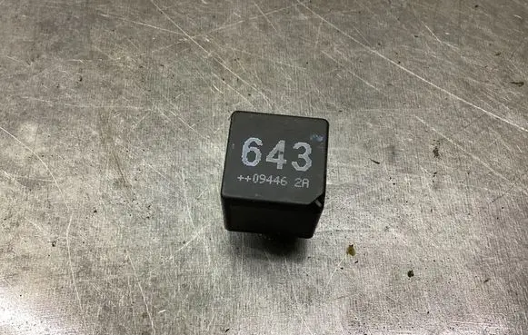 Audi A6 S6 C6 4F Other relay 8K0951253 V23136B6X72
