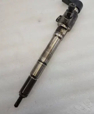 Volkswagen Golf VI Fuel injector 03L130277B