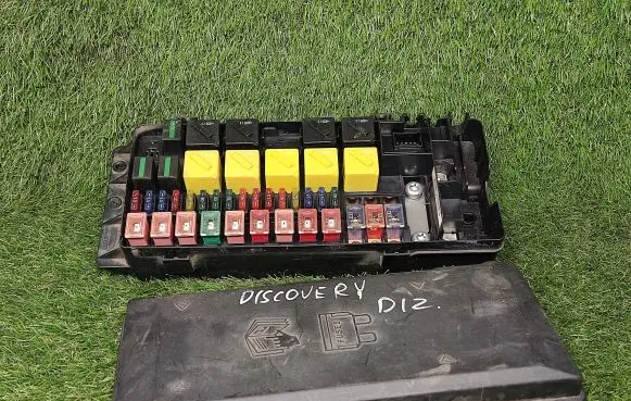 Land Rover Discovery 3 - LR3 Fuse module YQE000300
