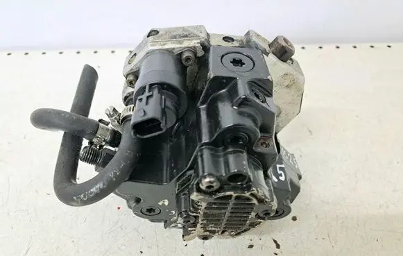 Volvo S60 Fuel injection high pressure pump 8689591 0445010043