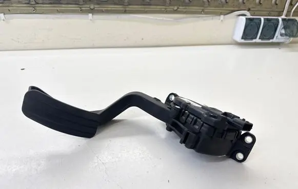 Opel Movano B Accelerator throttle pedal 8200672371C 6PV00908510