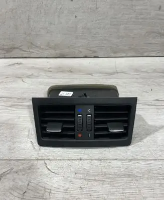 BMW 3 E90 E91 Rear air vent grill 7210639