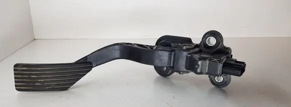 Mitsubishi Outlander Accelerator throttle pedal 1600A101