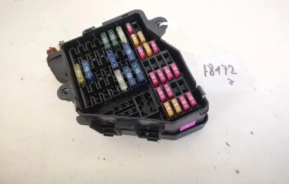 Volkswagen PASSAT B5 Fuse box set