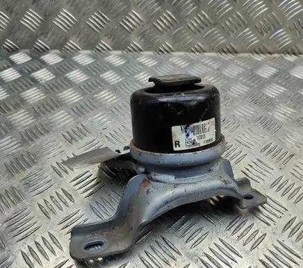 Volvo V70 Engine mount bracket 31330135
