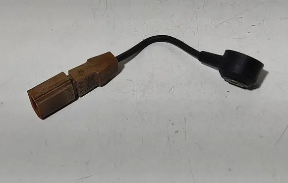 Volkswagen PASSAT B6 Detonation knock sensor 06F905377