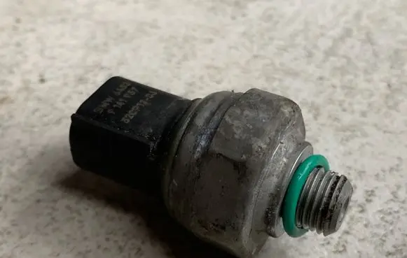 BMW X5 E70 Air conditioning (A/C) pressure sensor 9141957 BMW6453 52CP1706