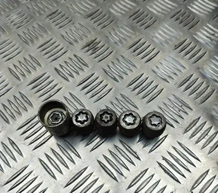 Hyundai Santa Fe Anti-theft wheel nuts and lock 