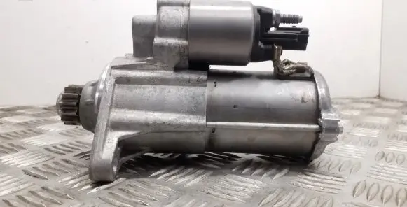 Audi Q3 F3 Starter motor 02E911022H
