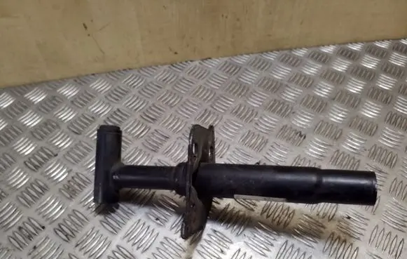Front bumper mounting bracket