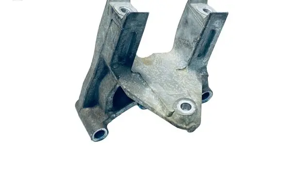 Gearbox mounting bracket