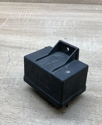 Peugeot 307 Glow plug pre-heat relay 0281003018