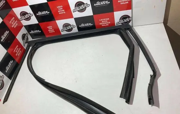 Volvo XC60 Rubber seal rear door 30762368A