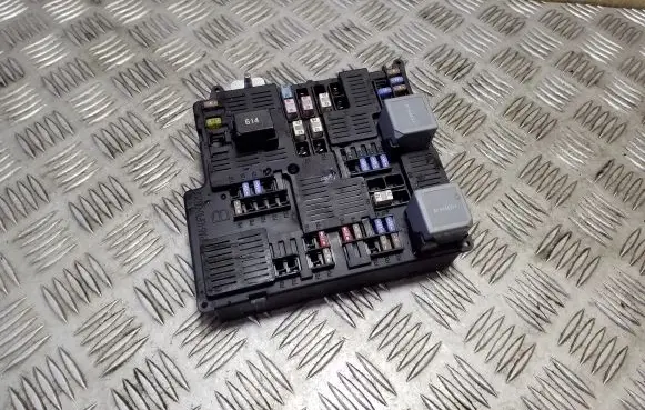 Volvo XC90 Fuse module 32212299