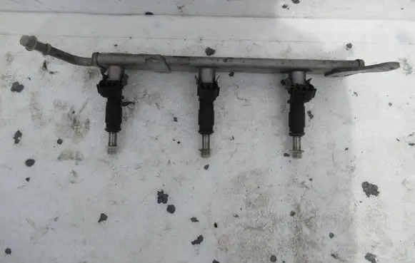 Renault Twingo III Fuel main line pipe 100018599R