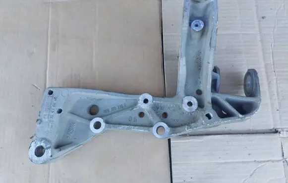 Volkswagen Touran II Front lower control arm/wishbone 1K0199295E