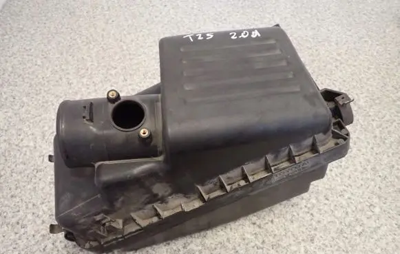 Toyota Avensis T250 Air filter box cover 