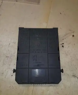 Peugeot 607 Fuse module 281197595