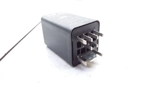 Volkswagen PASSAT B6 Other relay 038907281B 0522120503