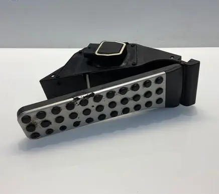 Mercedes-Benz E W212 Accelerator throttle pedal A2043000204 0910 151009