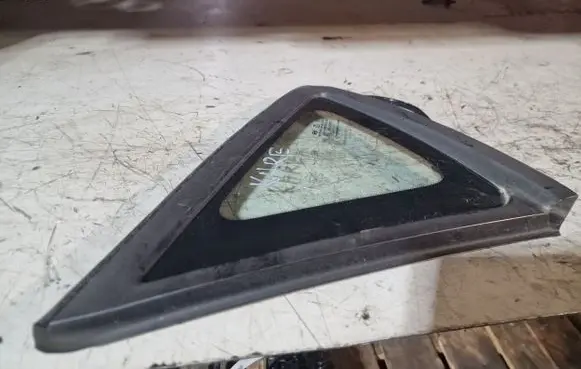KIA Ceed Front door vent window glass four-door 